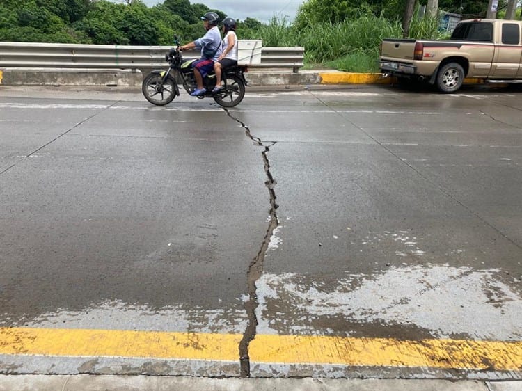 Preocupa a vecinos grieta en puente Torrentes de Veracruz