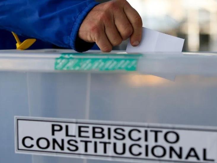 En Chile, inician votaciones para modificar la Constitución Política