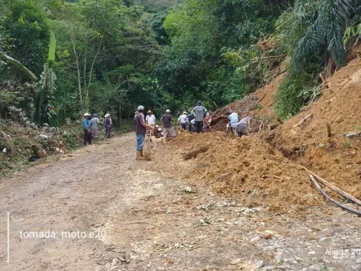 Dejan deslaves 3 mil incomunicados en Tequila; también hay 54 viviendas en riesgo