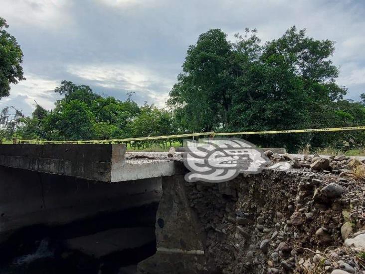 Peligro en puente vado sobre arroyo El Escalán