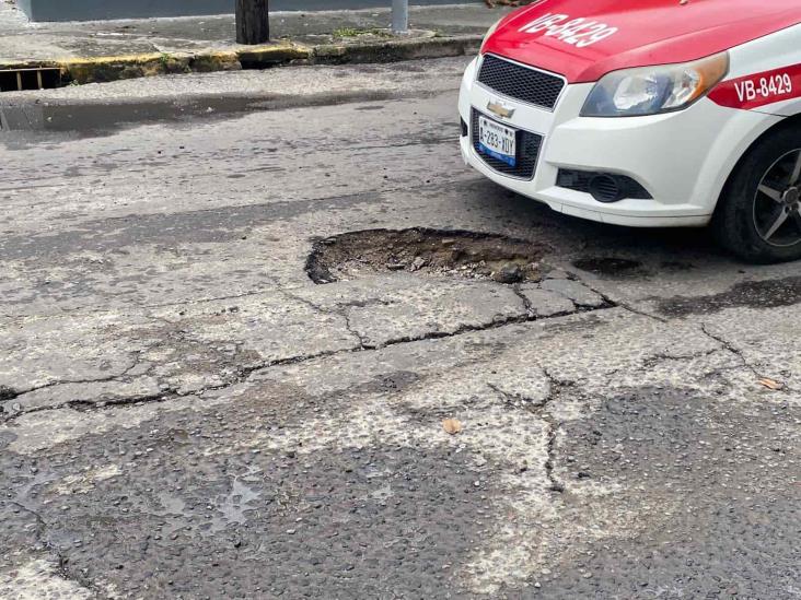 Lluvias, calles inundadas y baches impiden que taxistas brinden servicio en Veracruz