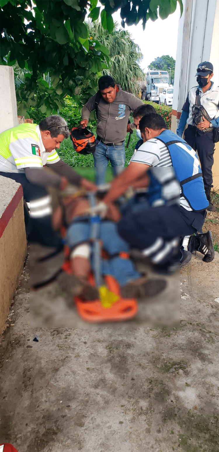 Derrapa motociclista en la autopista de Cosamaloapan