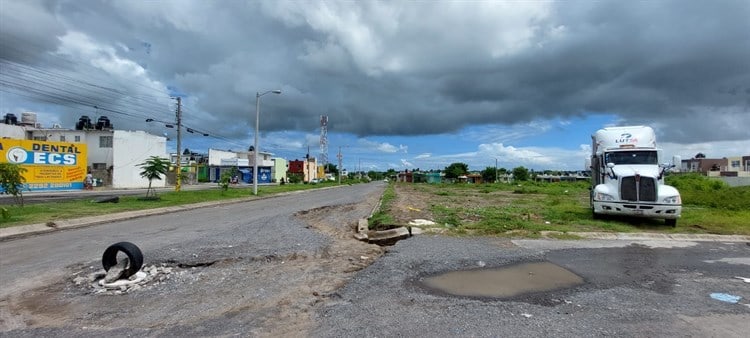 Crecen los baches tras lluvias en fraccionamientos al norte de la ciudad de Veracruz