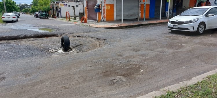 Crecen los baches tras lluvias en fraccionamientos al norte de la ciudad de Veracruz