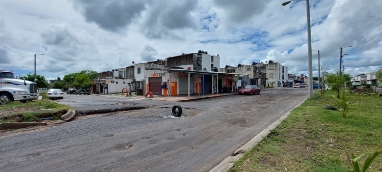 Crecen los baches tras lluvias en fraccionamientos al norte de la ciudad de Veracruz