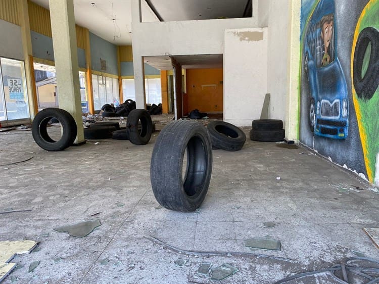 Personas en situación de calle se apoderan de local abandonado en Veracruz