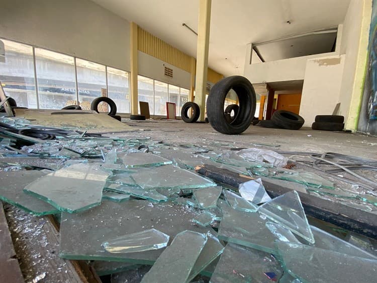 Personas en situación de calle se apoderan de local abandonado en Veracruz