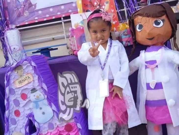 Renata disfrutó su cumpleaños #4 con la Doctora juguetes