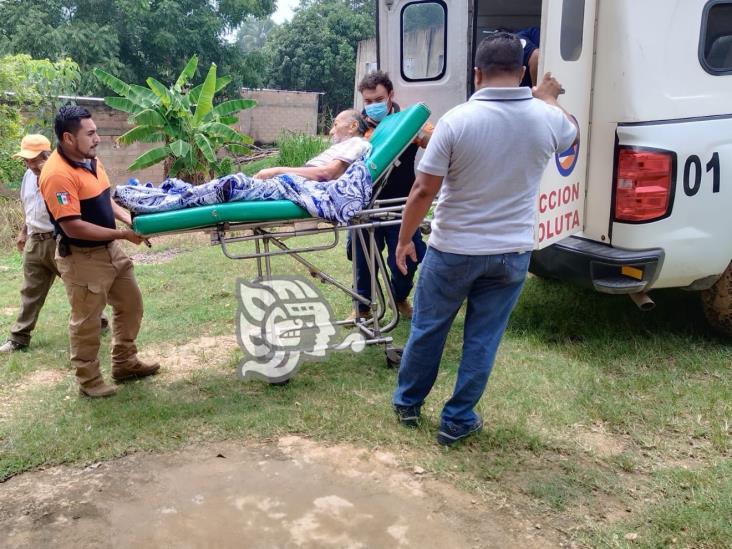 Rescatan en Oluta a abuelito que estaba abandonado