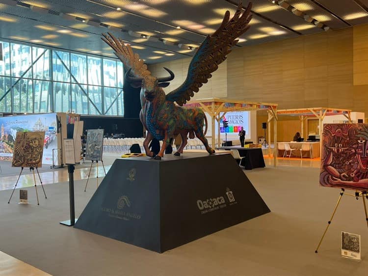 Alebrije monumental “Toro-Águila” de Oaxaca impresiona en exhibición en Noruega