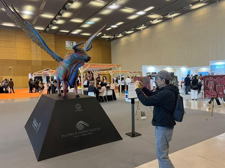 Alebrije monumental “Toro-Águila” de Oaxaca impresiona en exhibición en Noruega