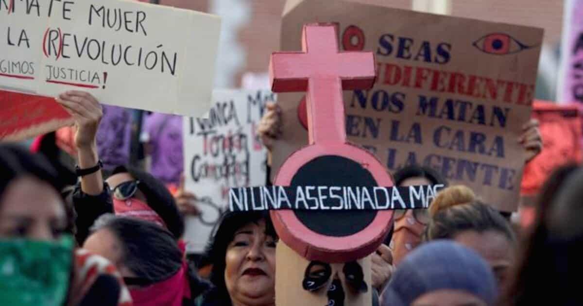 Miedo y violencia hacia la mujer no deben ser motivo para callar: egresada UV