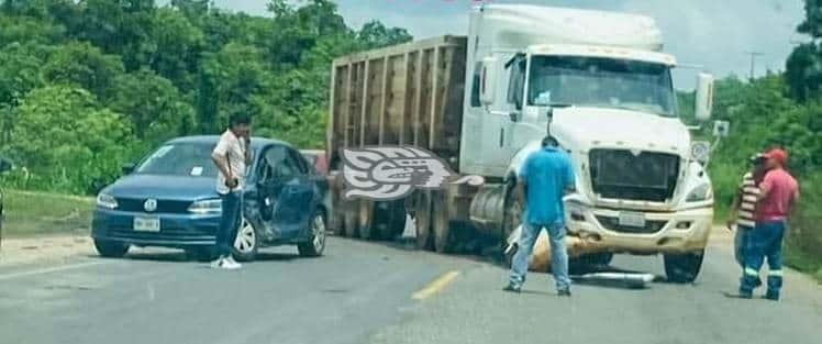 Choque causa el cierre de la carretera Jáltipan-Cosoleacaque