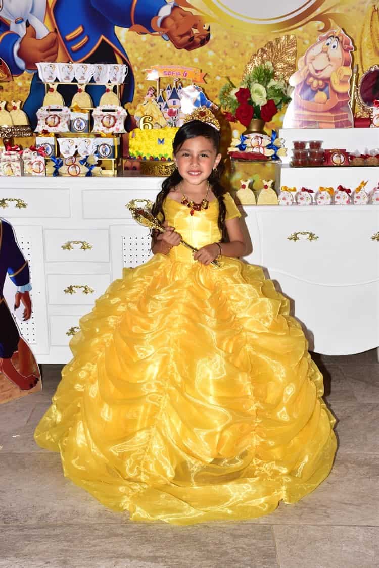 Sofía Rosas Cruz es celebrada como una princesa por sus 6 años de vida