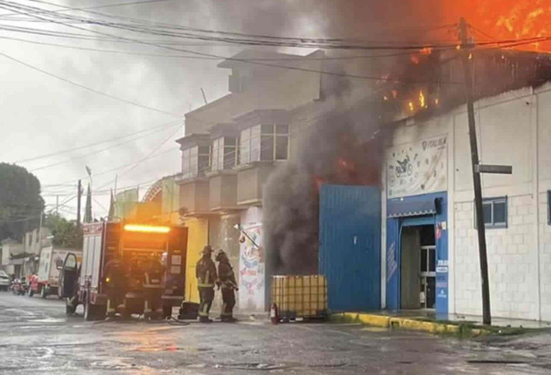 En Ciudad de México, se incendia bodega con tambos de aceite