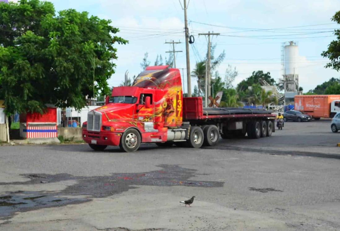 Video: Piden concreto hidráulico para socavón de la Central de Abastos, en Veracruz