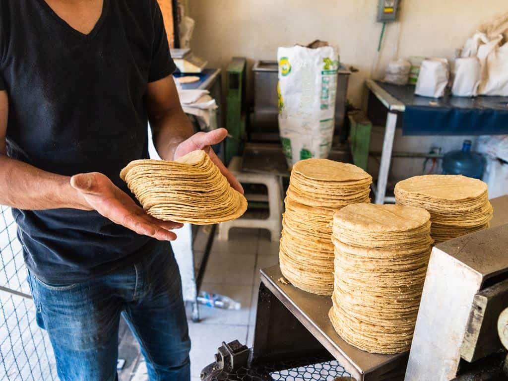 AMLO hablará con líderes de Minsa y Gruma para detener el precio de la tortilla