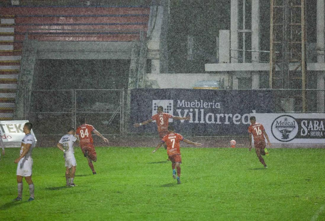 Lluvia ahoga a Pumas Tabasco; caen 1-0 ante Correcaminos