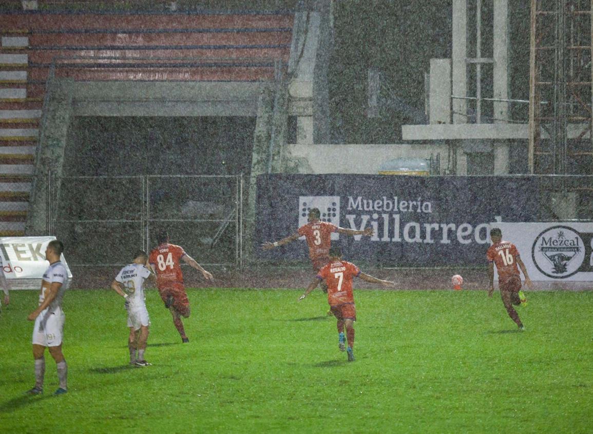 Lluvia ahoga a Pumas Tabasco; caen 1-0 ante Correcaminos