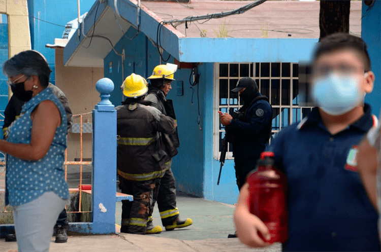 Video: Evacúan escuela primaria de Veracruz por conato de incendio