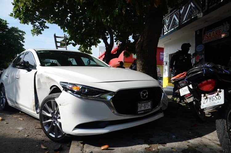 Vuelca taxi en colonia del centro de Veracruz