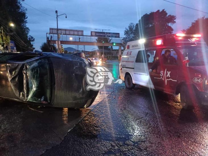 Se registra choque y volcadura en el bulevar a Banderilla