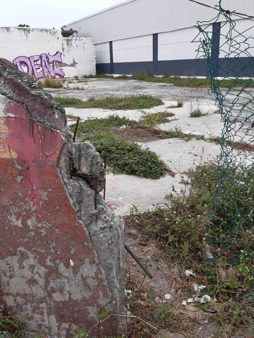 Alertan vecinos por inseguridad tras abandono de baldío utilizado por maleantes