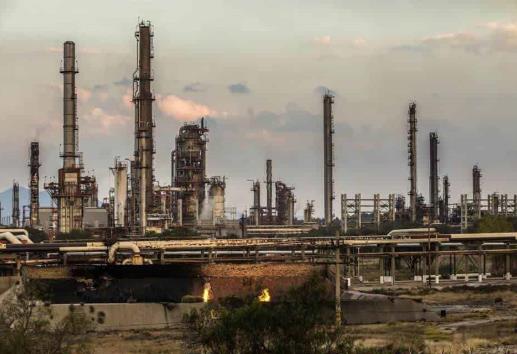 Pemex reducirá producción de combustible sucio para el 2024
