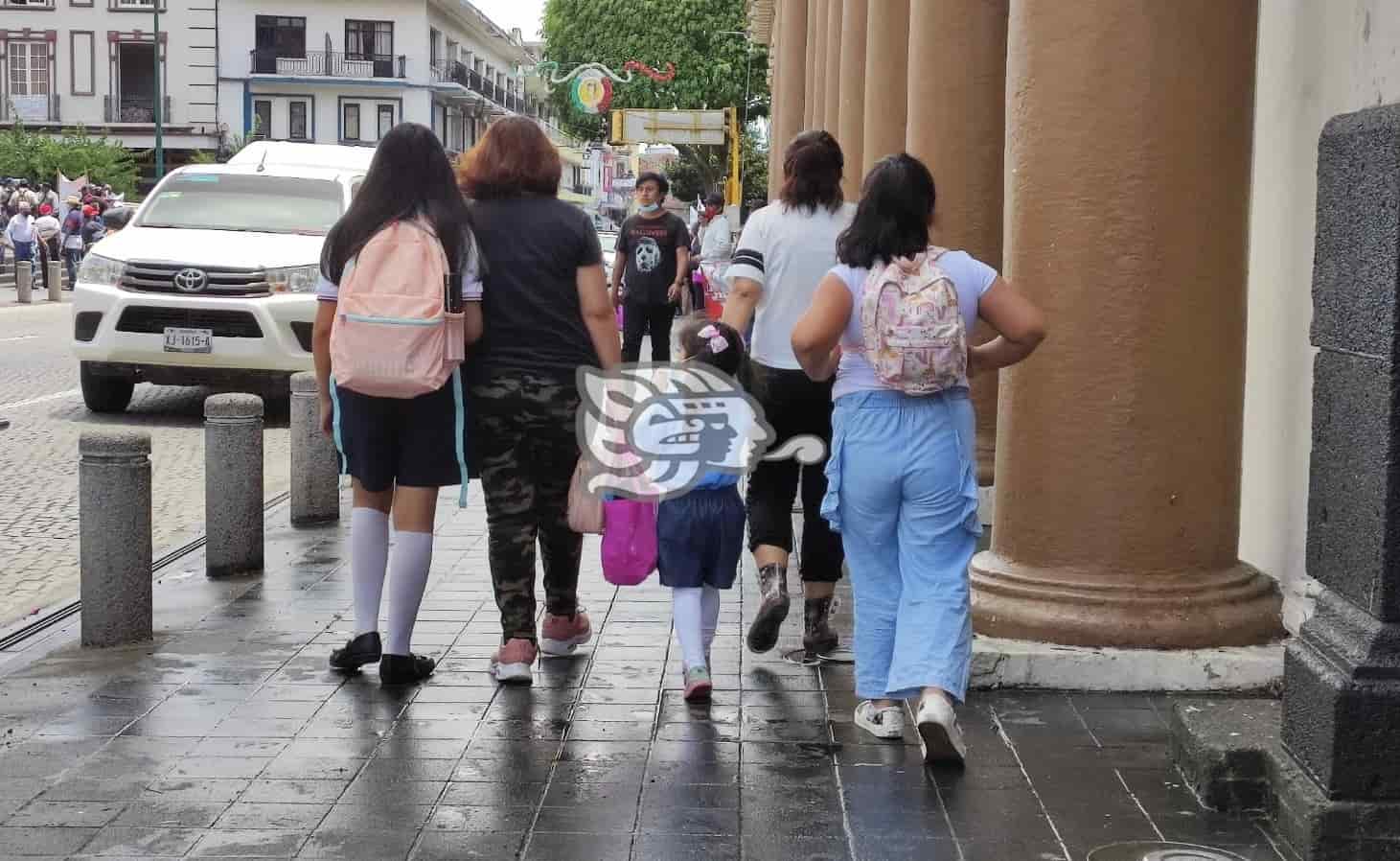 IMSS recomienda que mochilas escolares no excedan el 10% del peso del alumno