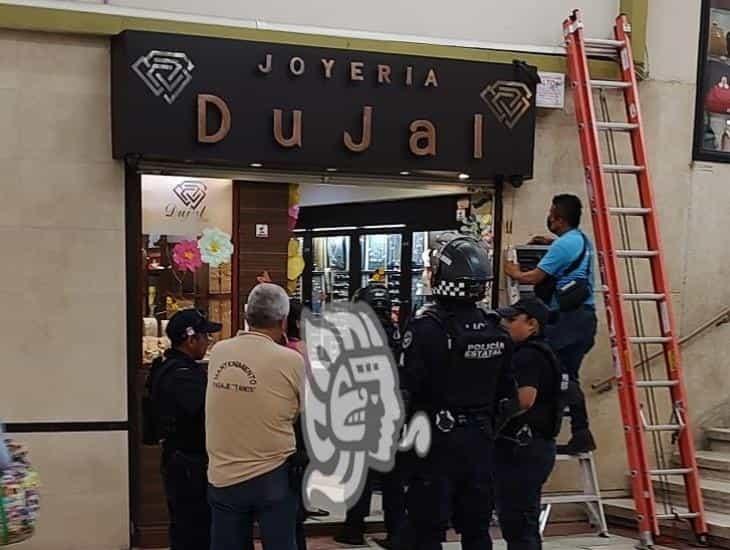 Se movilizan policías por alarma en joyería de Xalapa