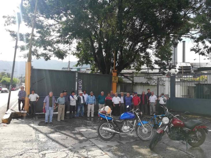Por incumplimiento de Grupo Gargonz, jubilados bloquean ingenio El Carmen (+Video)