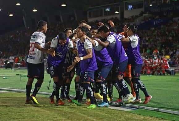 Monterrey desplaza a las Aguilas de la cima