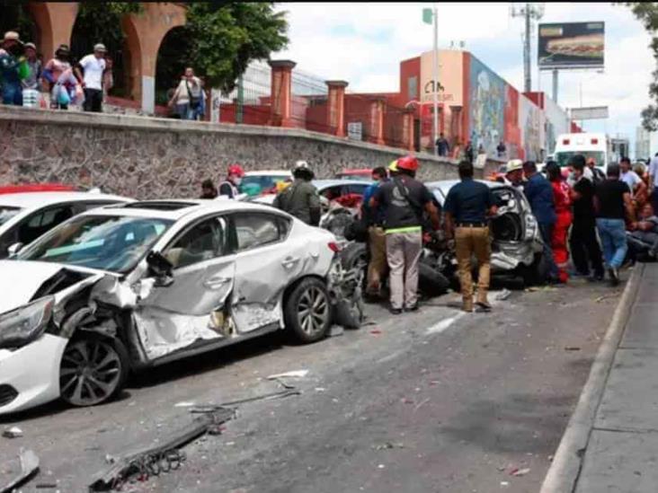 Tráiler sin frenos impactó 23 vehículos en la carretera México- Querétaro (Video)