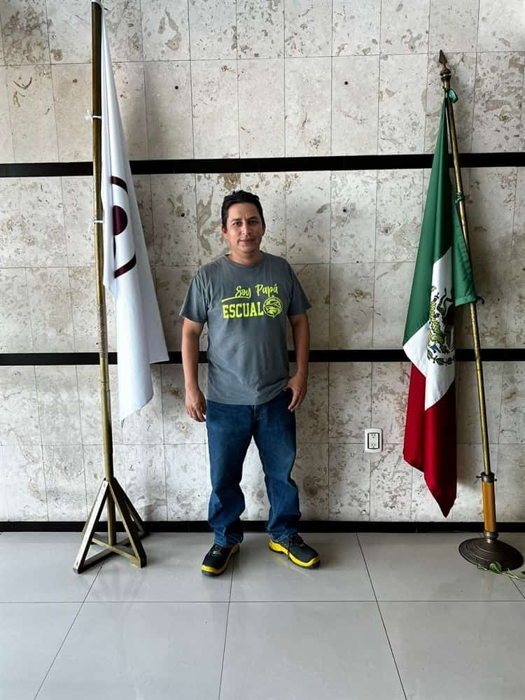 En Confianza: César Mejía, experto decorador en globoflexia