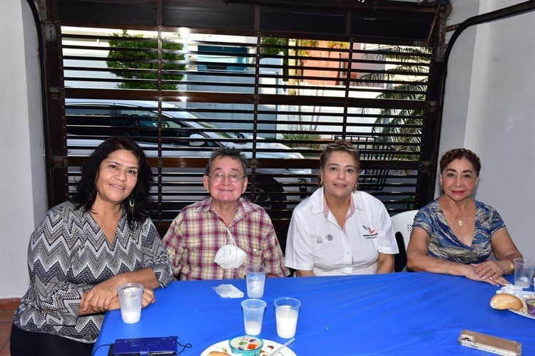 Casa Club Virginia corona a los reyes de Día del Abuelo 2022
