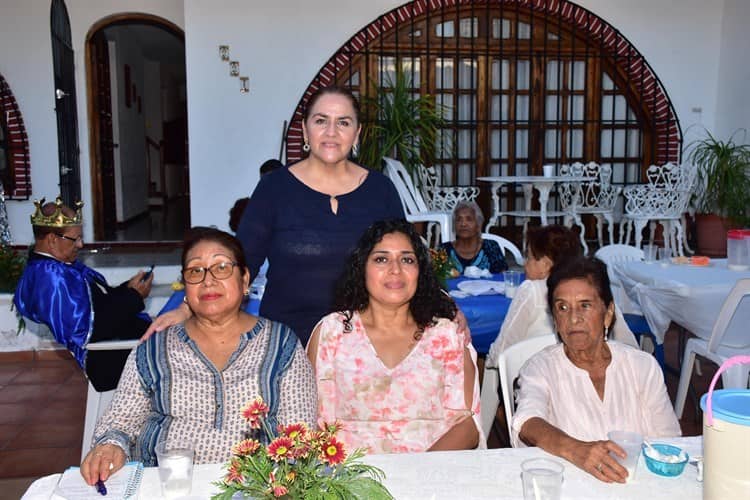 Casa Club Virginia corona a los reyes de Día del Abuelo 2022