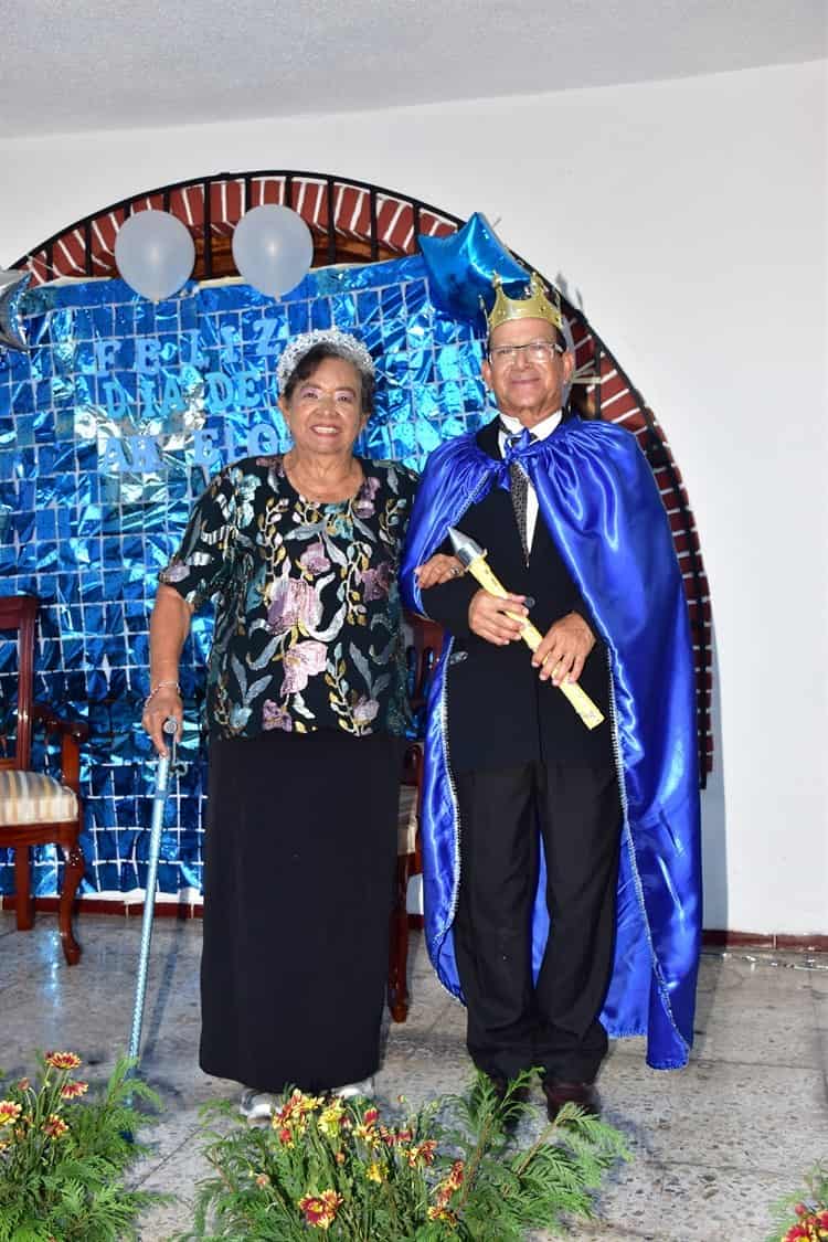 Casa Club Virginia corona a los reyes de Día del Abuelo 2022