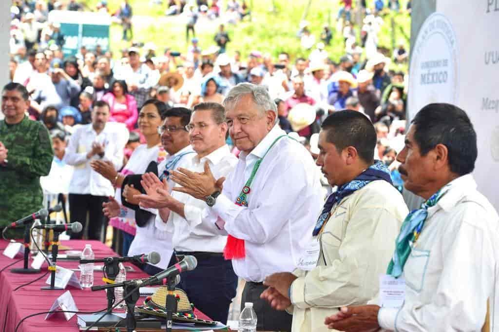 Presidente escucha necesidades del pueblo O’dam en Mezquital, Durango