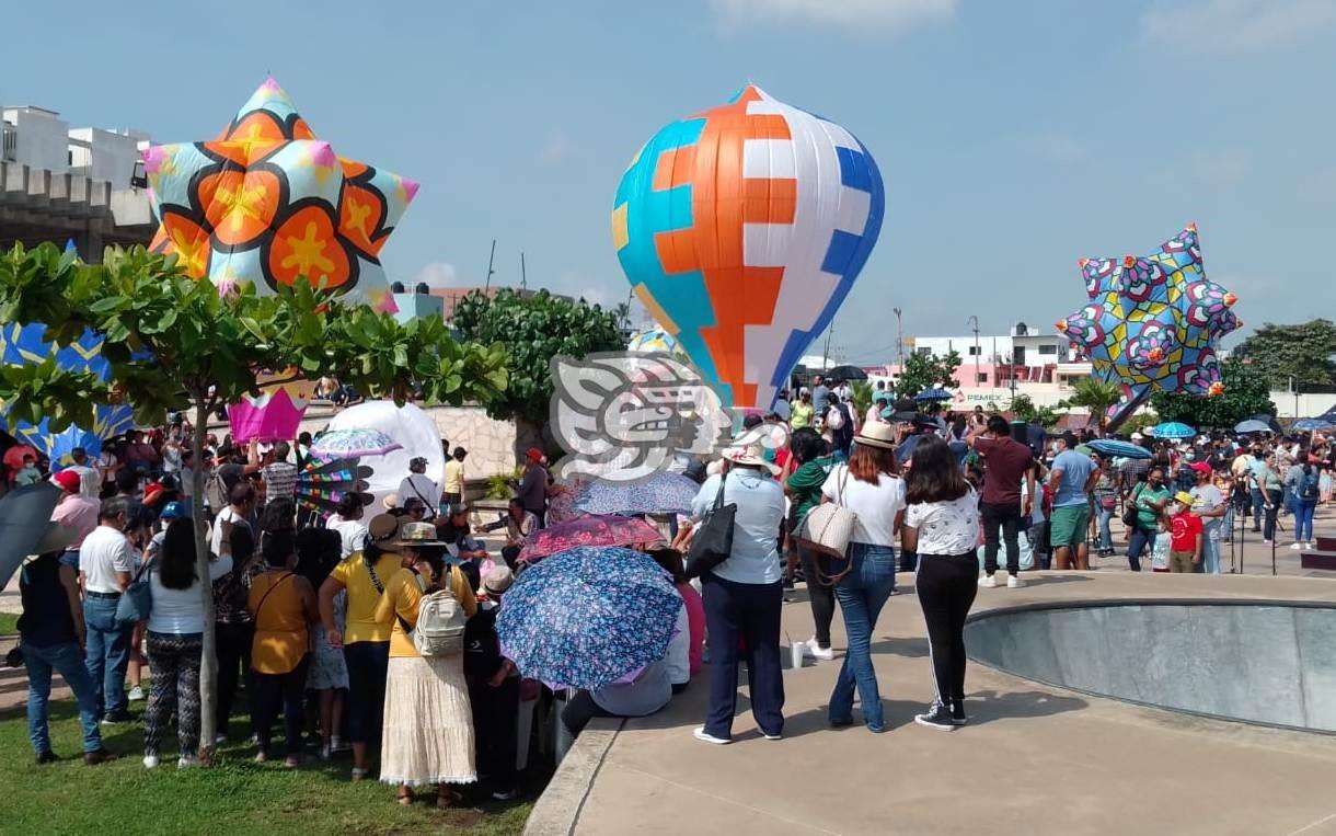 Un éxito la presentación de globos en Coatzacoalcos