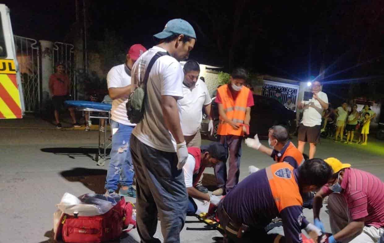 Motociclista derrapa en Tierra Blanca; se encuentra grave