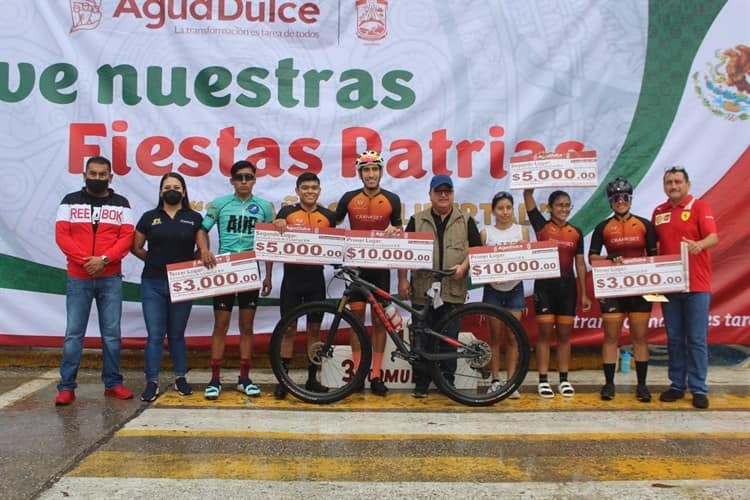 Impulsa alcalde Noé Castillo Olvera el ciclismo regional