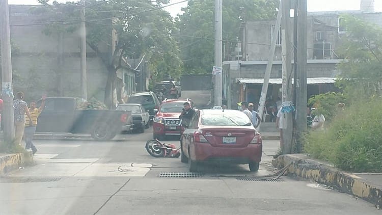 Motociclista resulta herido tras impactarse con automóvil en calles de Boca del Río