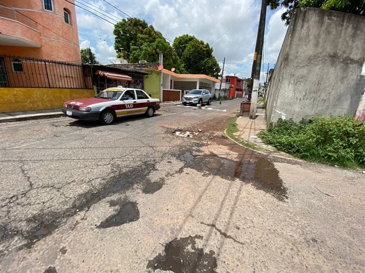 ¡De alegre nada! Vecinos de Vista Alegre en Veracruz se quejan de calles con baches