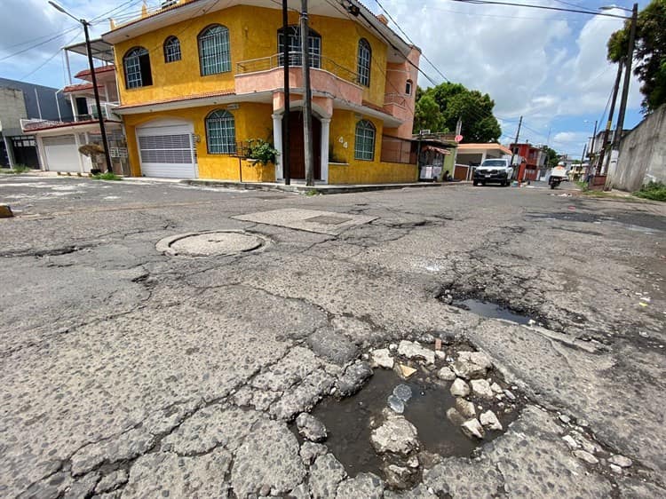 ¡De alegre nada! Vecinos de Vista Alegre en Veracruz se quejan de calles con baches