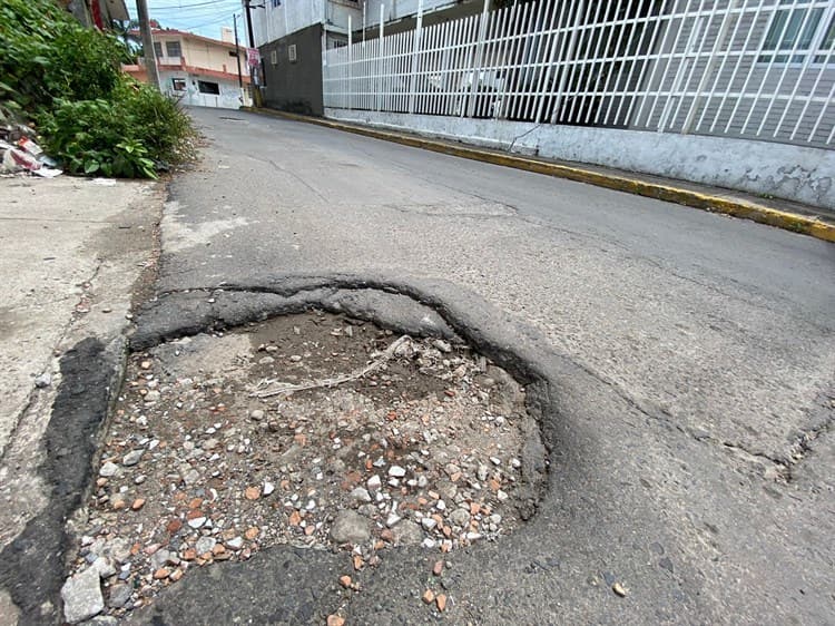 ¡De alegre nada! Vecinos de Vista Alegre en Veracruz se quejan de calles con baches