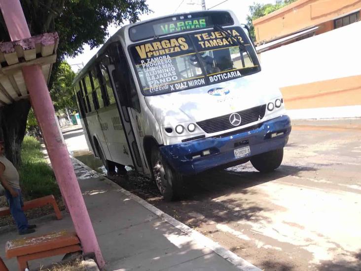 Denuncian escases de transporte de la Ruta Vargas, demoran en pasar más de 1 hora