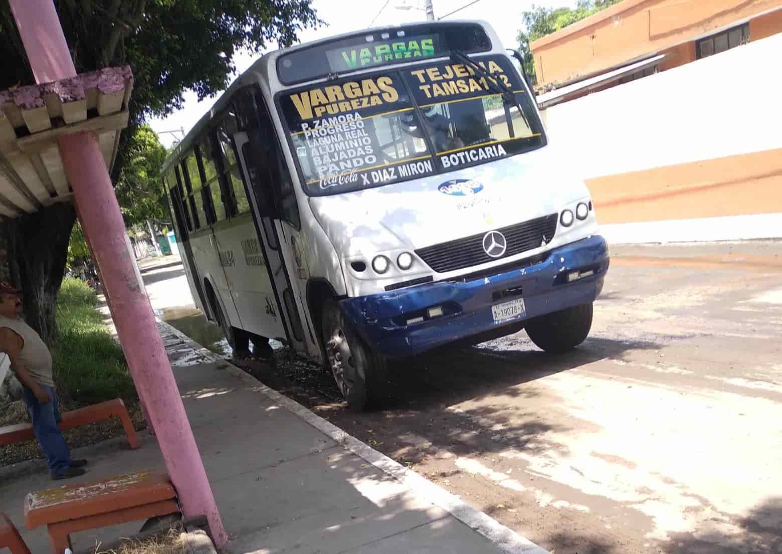 Denuncian escases de transporte de la Ruta Vargas, demoran en pasar más de 1 hora