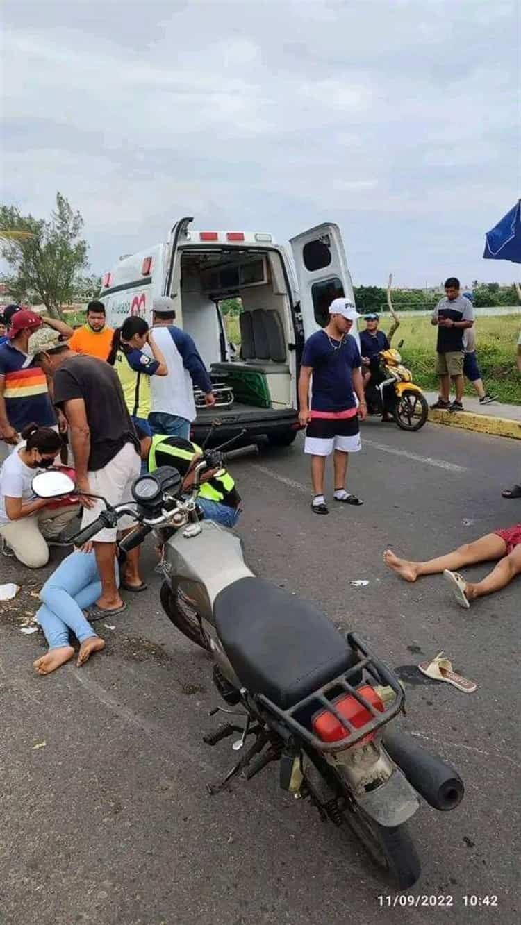 Otra tragedia; chocan motos en Alvarado, fallece bebé y madre está grave