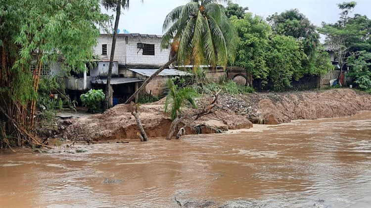 Se desbordó río Agua Dulce; PC se declara en ‘alerta permanente’(+Video)