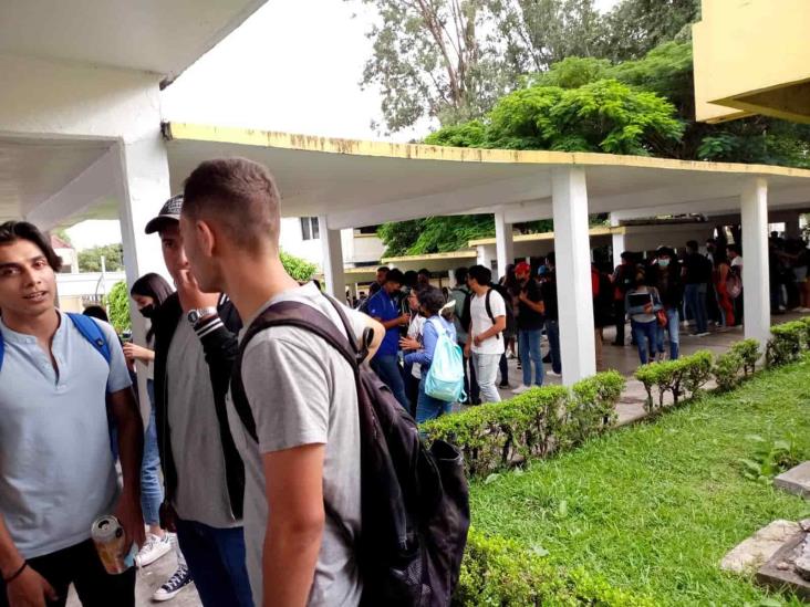 Escuelas resguardan a estudiantes por balacera en Orizaba (+Video)